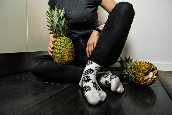 Women's socks SOXO GOOD STUFF black and white Pineapple