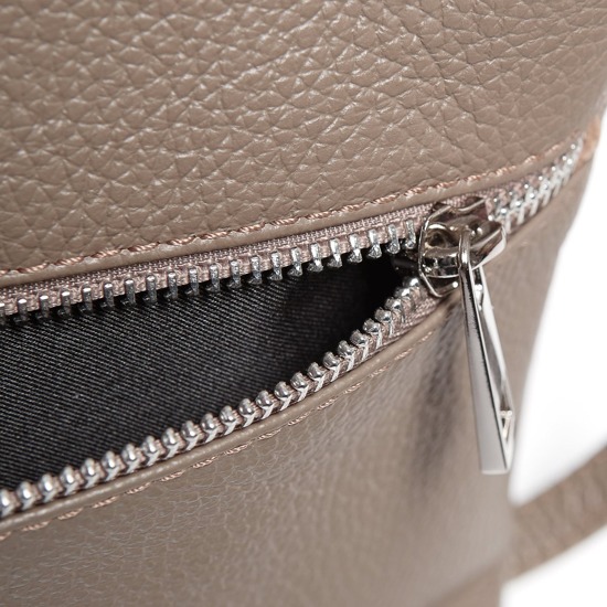Women's zippered messenger bag