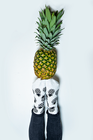 Women's socks SOXO GOOD STUFF black and white Pineapple