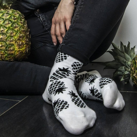 Women's socks SOXO GOOD STUFF black and white Pineapple